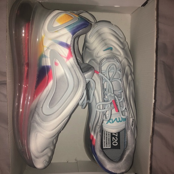 Air Max 270 - Picture 2 of 4